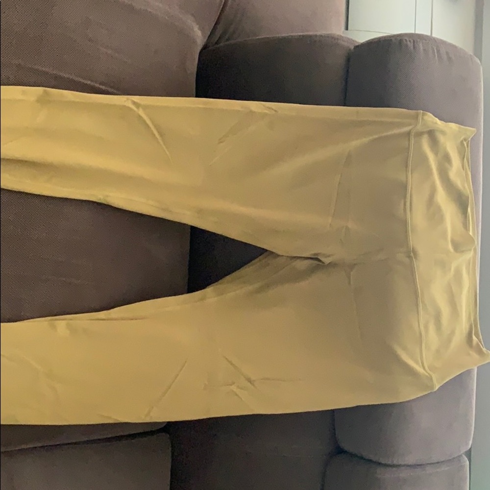 Align leggings in mustardy color